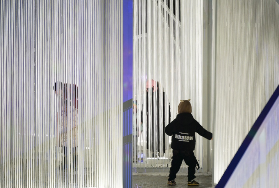 ©space10 ice lake art installation the white flame by space10 拷贝
