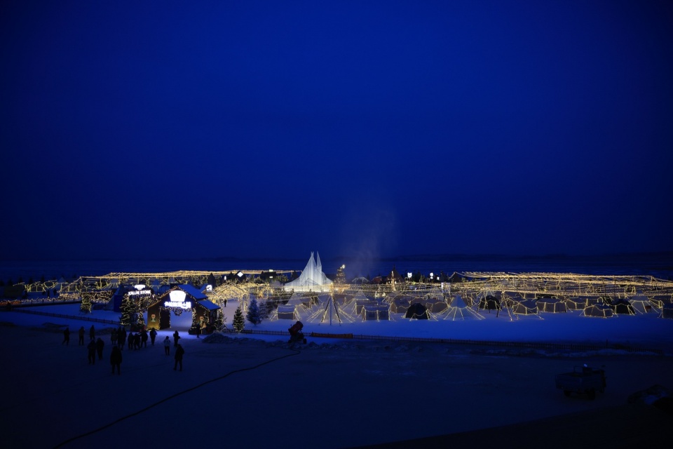 ©space10 ice lake art installation the white flame by space10