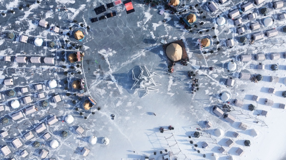 ©郑春杰 ice lake art installation the white flame by space10