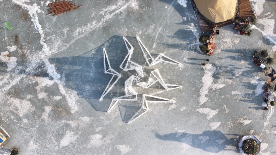 ©郑春杰 ice lake art installation the white flame by space10