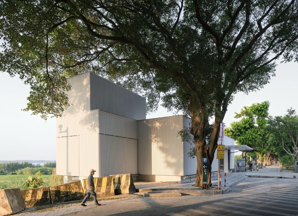 楼梯间与卫生间立面局部 ©猫瞳工作室 renovation practice of jiujiang ferry cultural complex