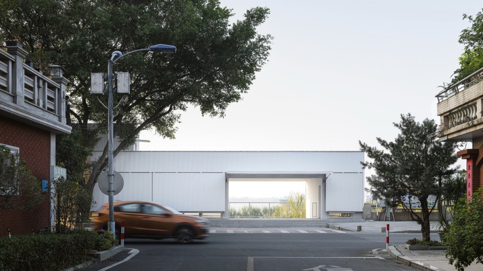 立面通往江边的出入口敞开 01 ©猫瞳工作室 renovation practice of jiujiang ferry cultural complex