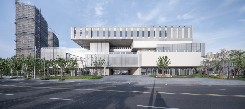 changyang neighborhood center by zhong huaying studio