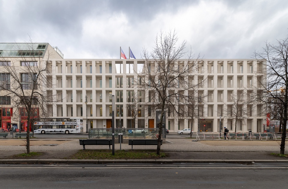 polish embassy in berlin by jems architekci