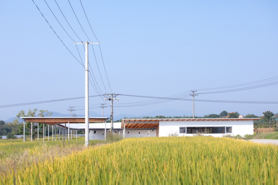 Agronomy Workshop by Studio Dali Architects