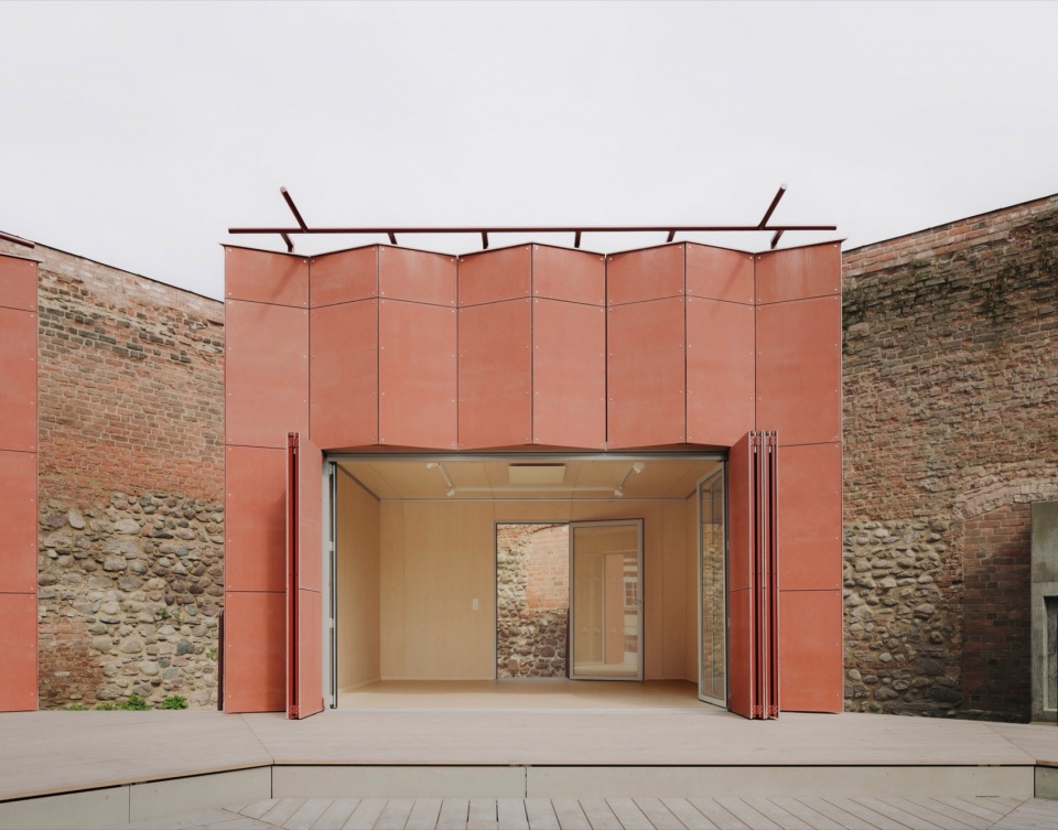 Burgbuhne Beeskow by Atelier Fanelsa