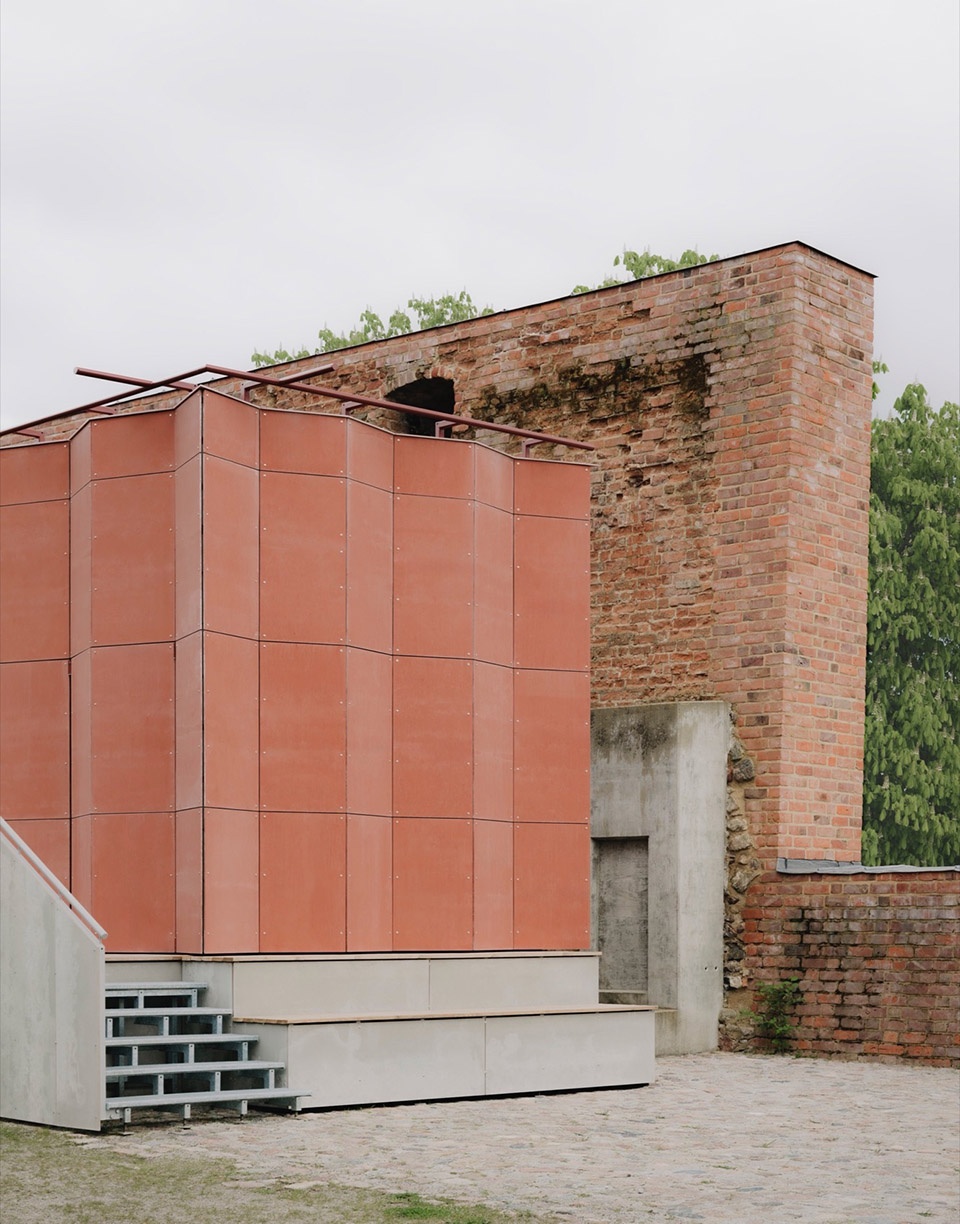 Burgbuhne Beeskow by Atelier Fanelsa