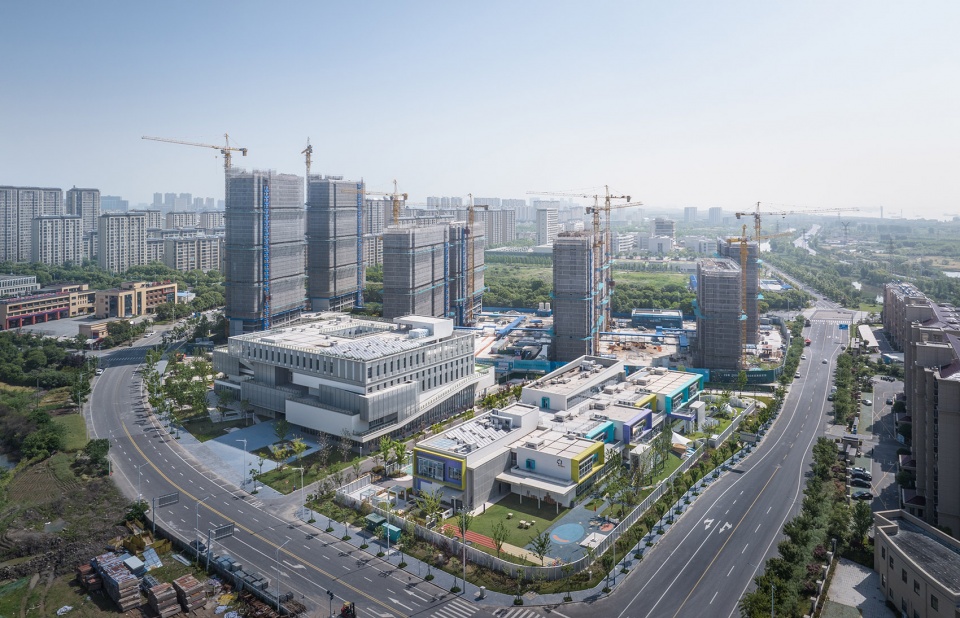changyang neighborhood center by zhong huaying studio