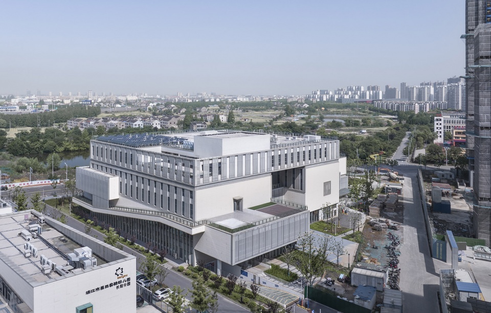 changyang neighborhood center by zhong huaying studio