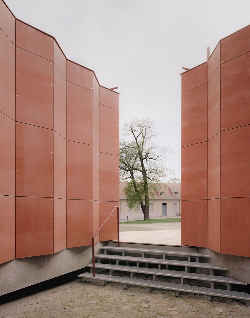 Burgbuhne Beeskow by Atelier Fanelsa