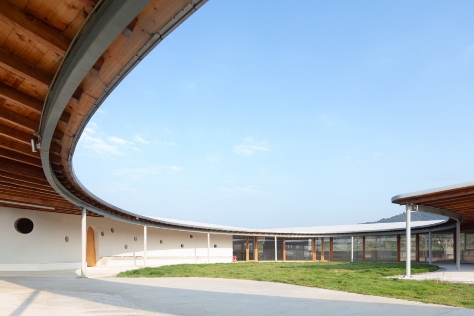 Agronomy Workshop by Studio Dali Architects