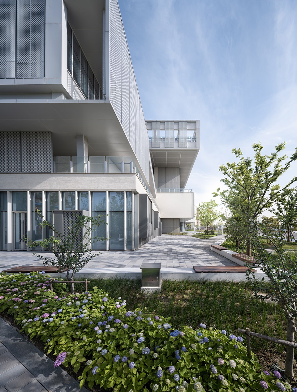 changyang neighborhood center by zhong huaying studio