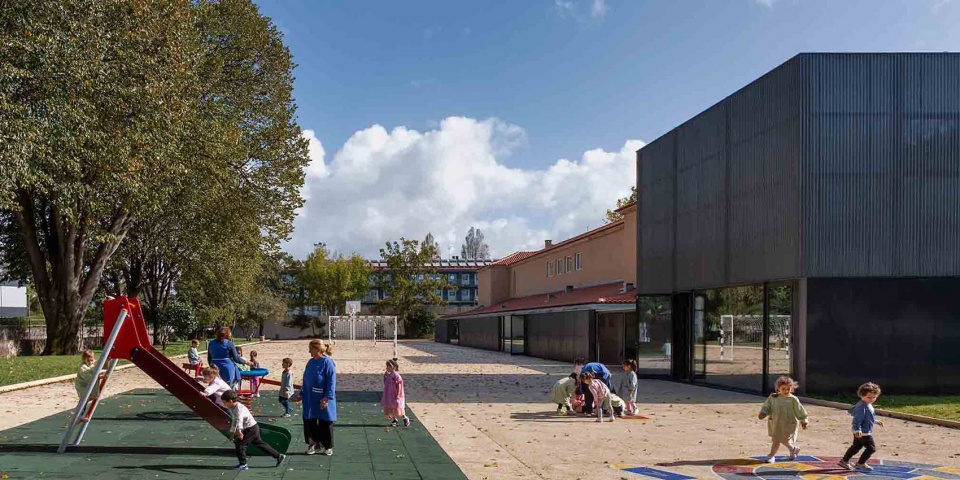 correios school by crea architects