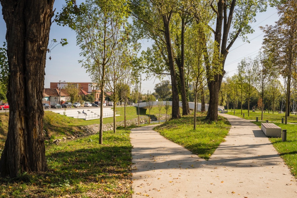 A New Green Infrastructure On The Somes River by Practica Arqutiectura