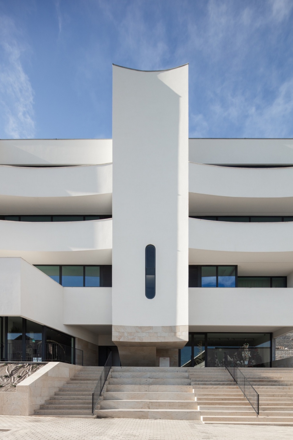 aurora 10 bulding by tiago do vale architects