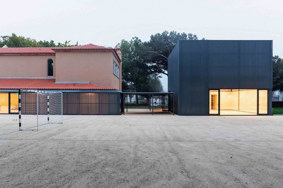 correios school by crea architects