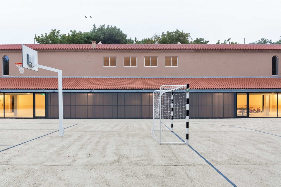 correios school by crea architects