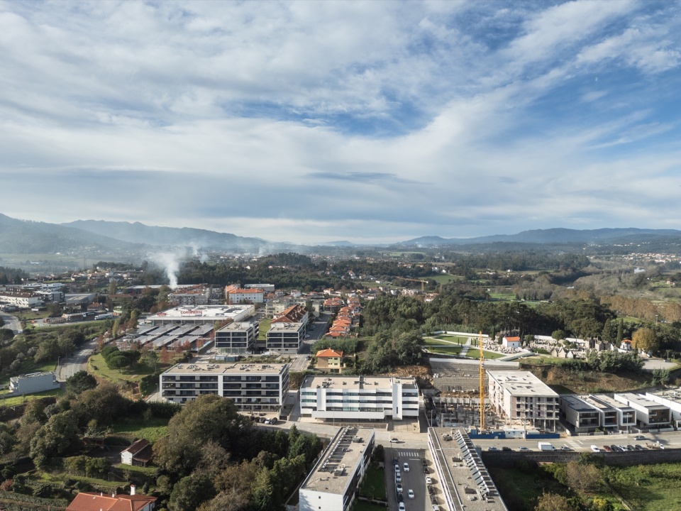 aurora 10 bulding by tiago do vale architects