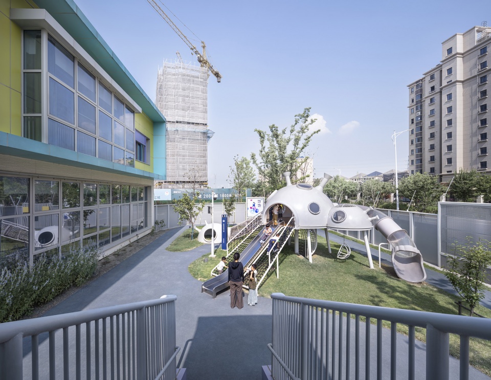 changyang neighborhood center by zhong huaying studio