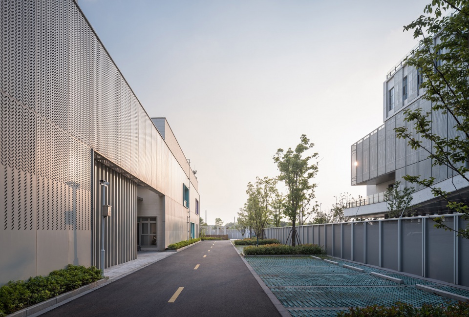 changyang neighborhood center by zhong huaying studio