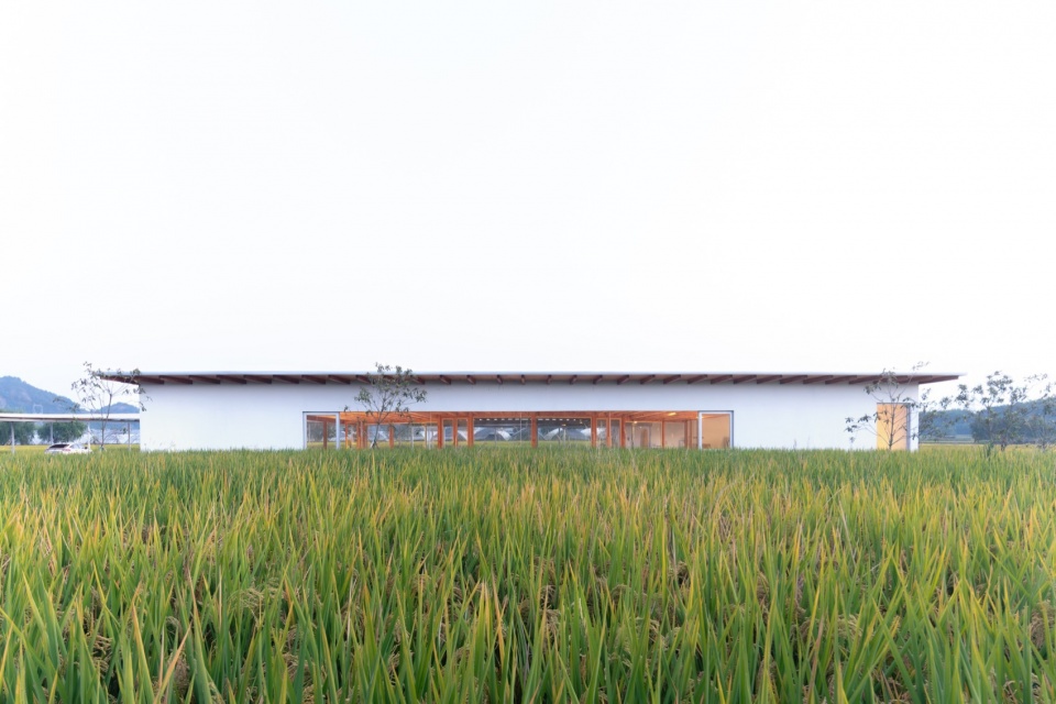 Agronomy Workshop by Studio Dali Architects