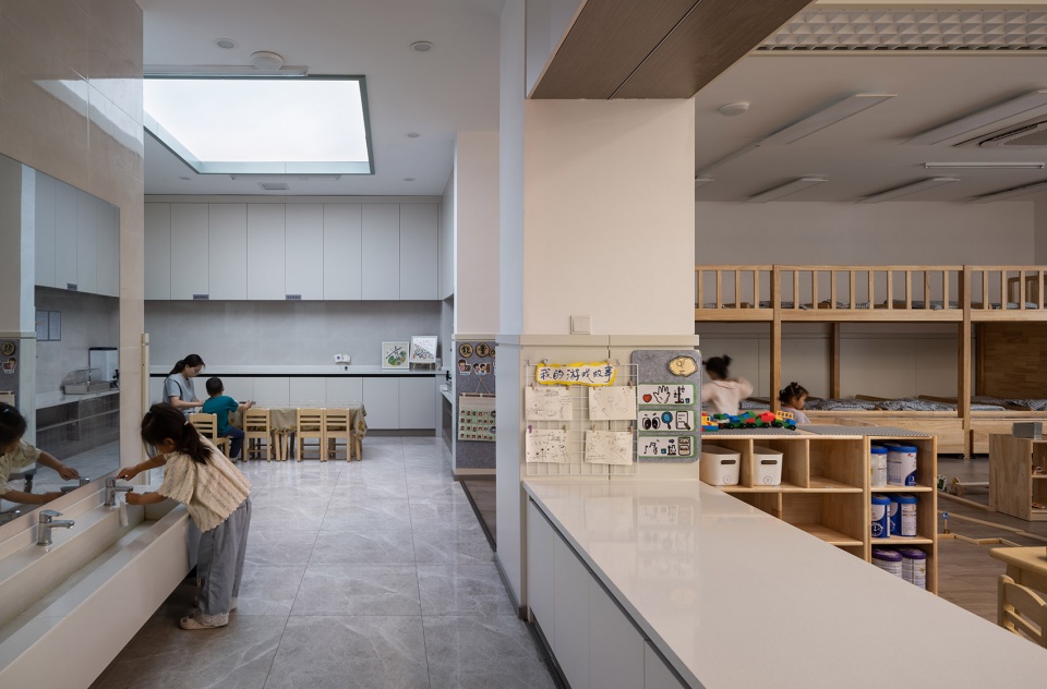 changyang neighborhood center by zhong huaying studio