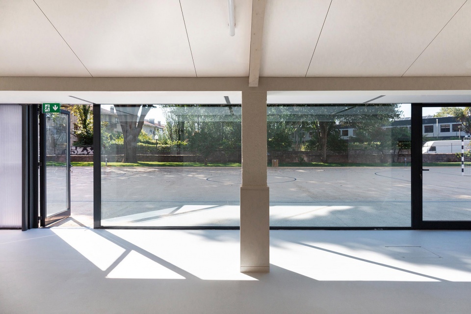 correios school by crea architects