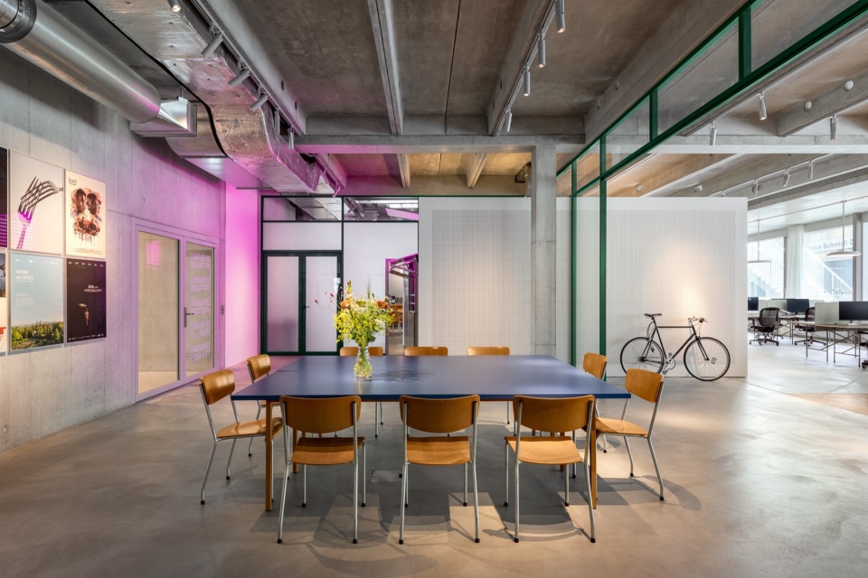 Dynamic Frame by balbek bureau