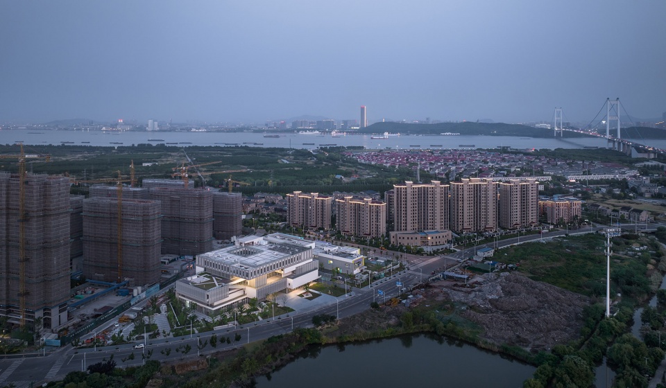 changyang neighborhood center by zhong huaying studio