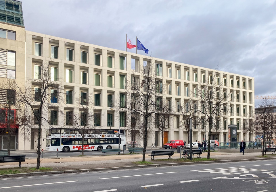 polish embassy in berlin by jems architekci