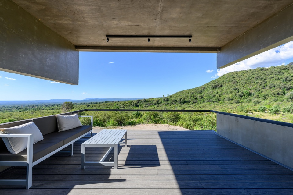 lodge jr by arq paul dragicevic