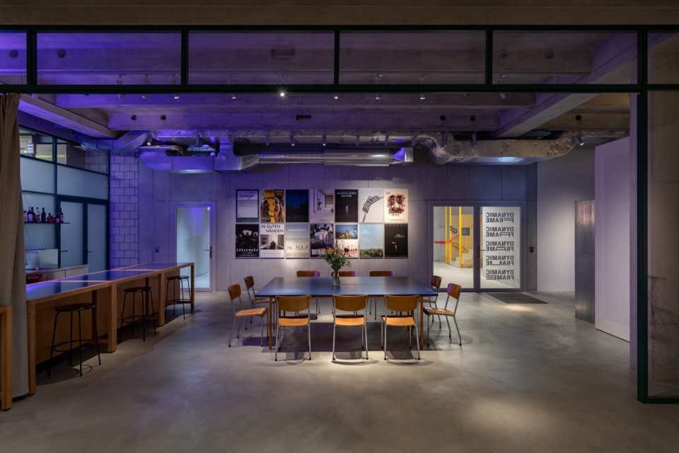 Dynamic Frame by balbek bureau
