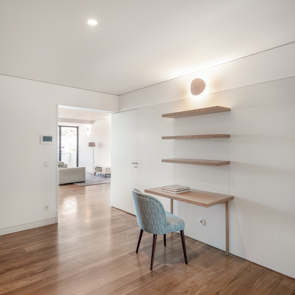 aurora 10 bulding by tiago do vale architects