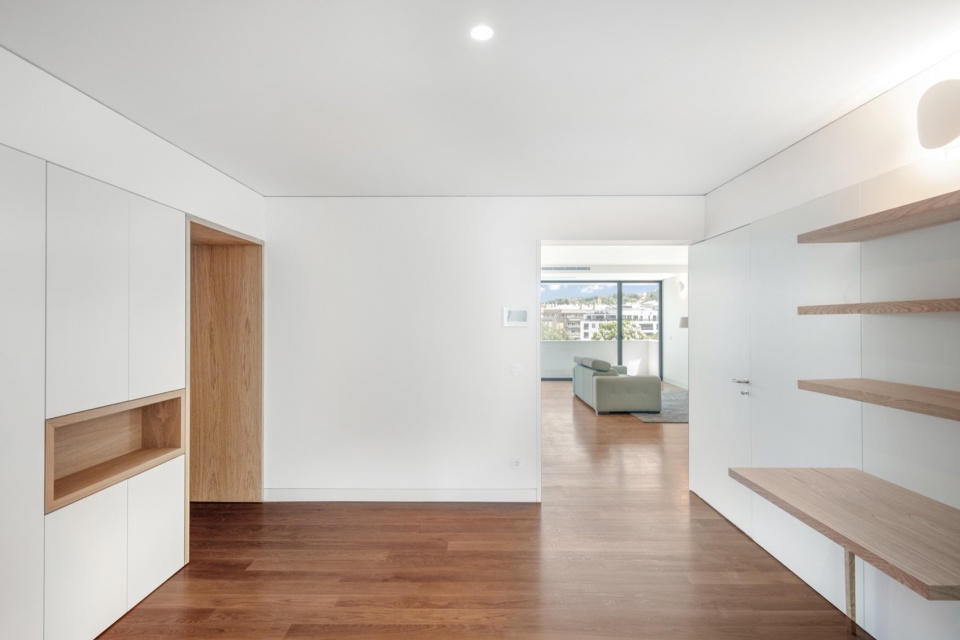 aurora 10 bulding by tiago do vale architects