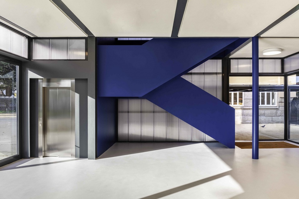 correios school by crea architects