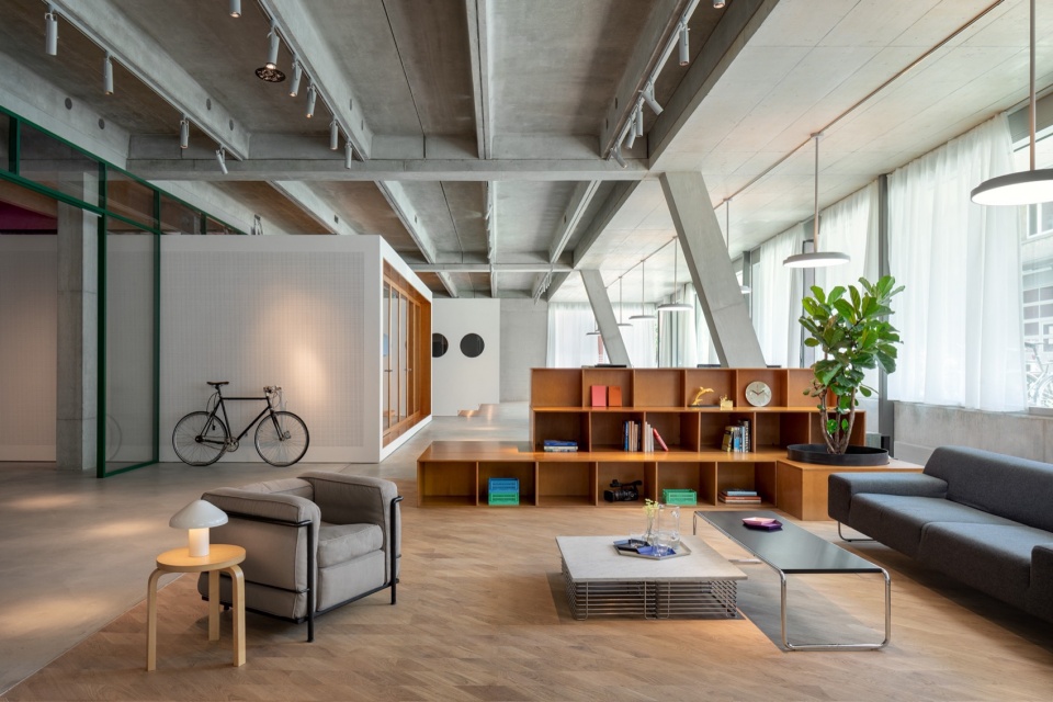 Dynamic Frame by balbek bureau