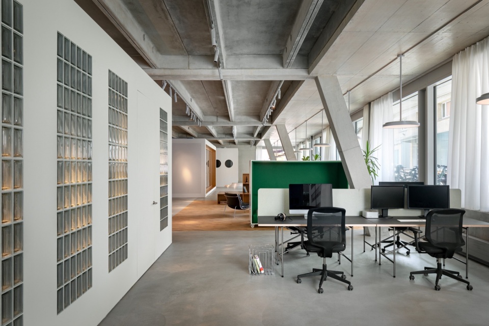 Dynamic Frame by balbek bureau