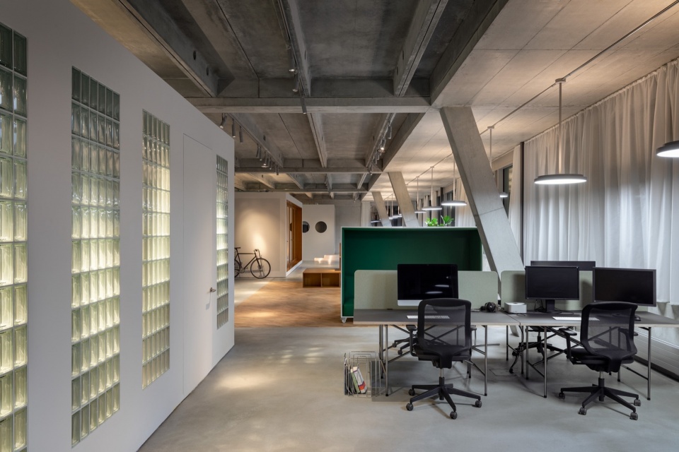 Dynamic Frame by balbek bureau
