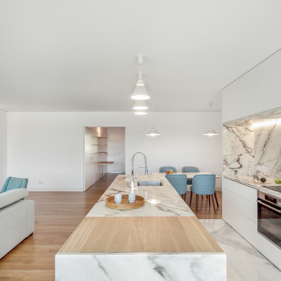 aurora 10 bulding by tiago do vale architects