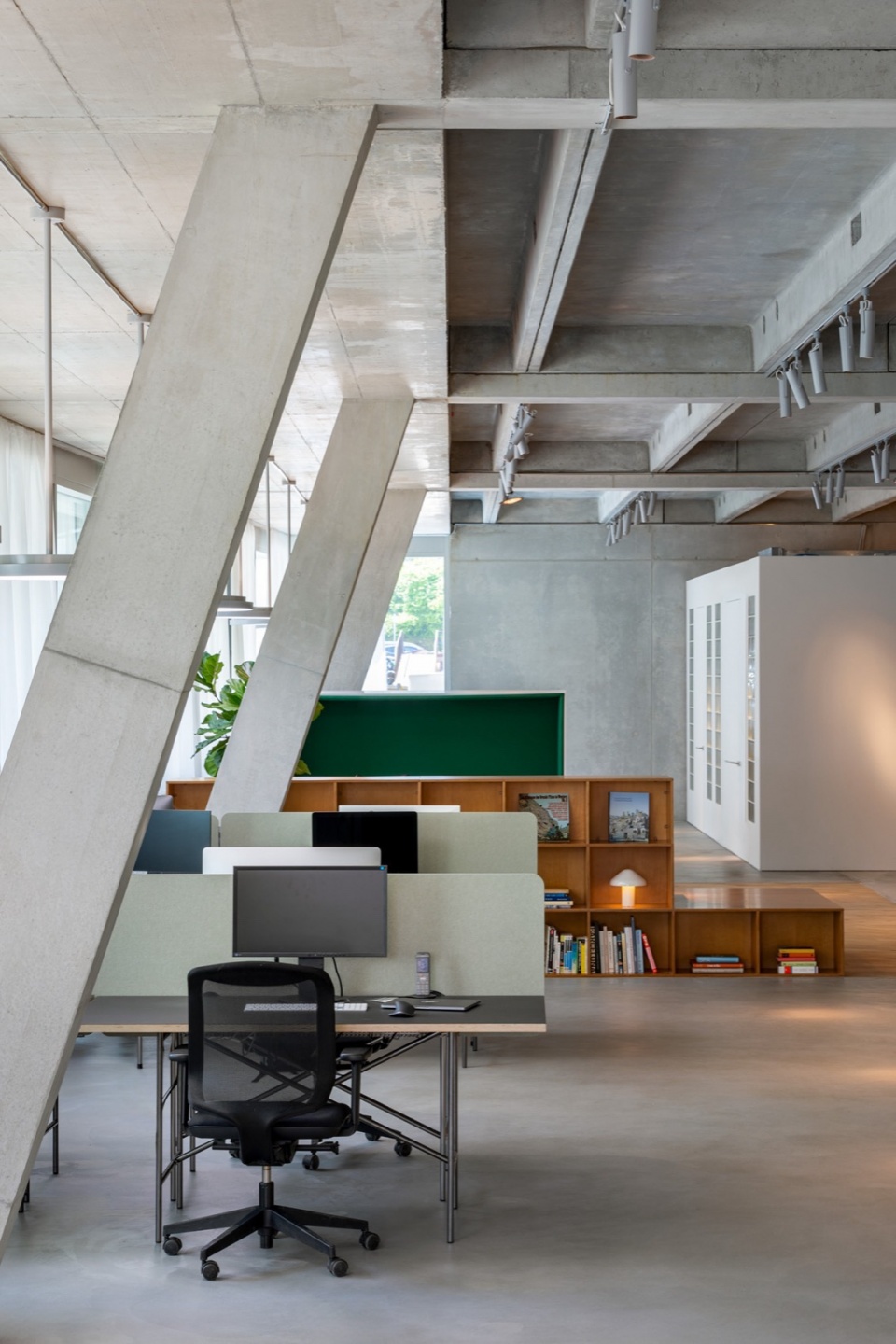 Dynamic Frame by balbek bureau