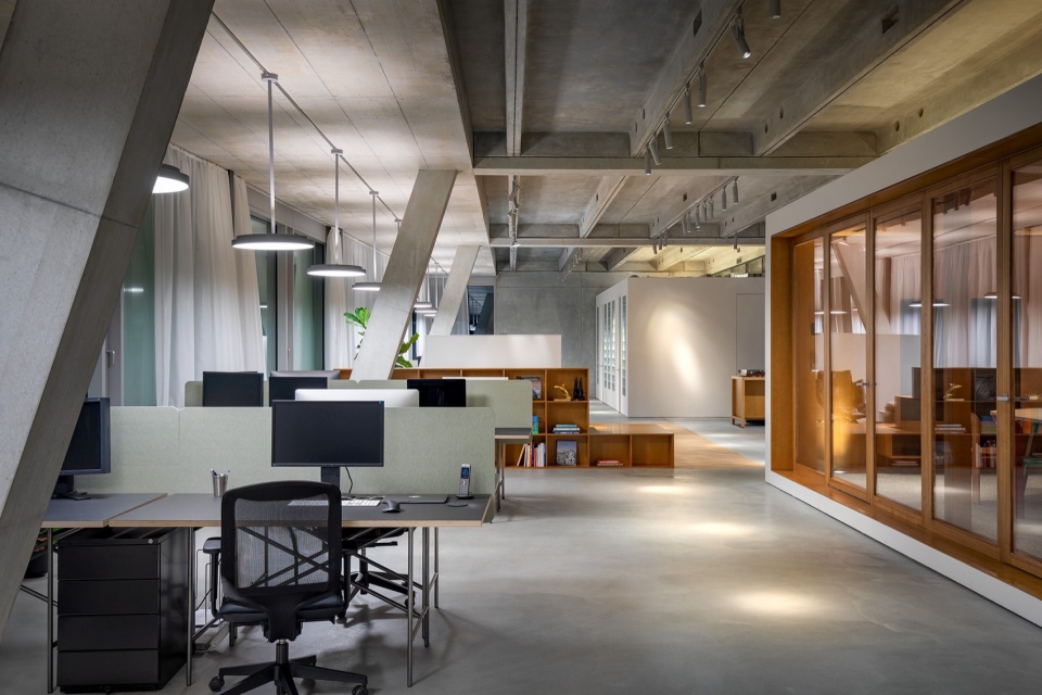 Dynamic Frame by balbek bureau