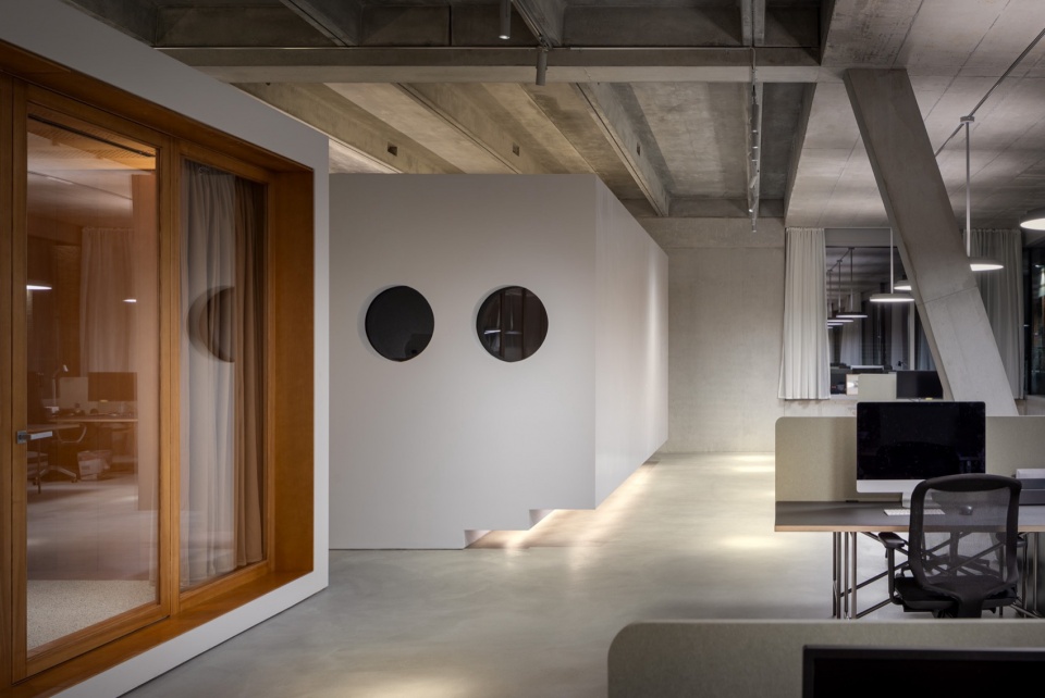 Dynamic Frame by balbek bureau