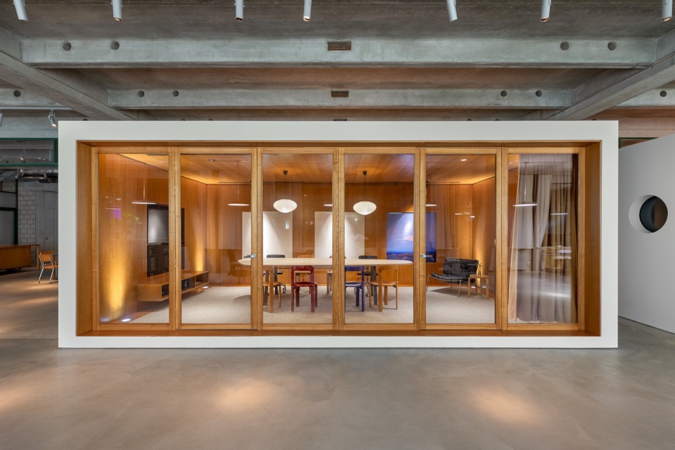 Dynamic Frame by balbek bureau