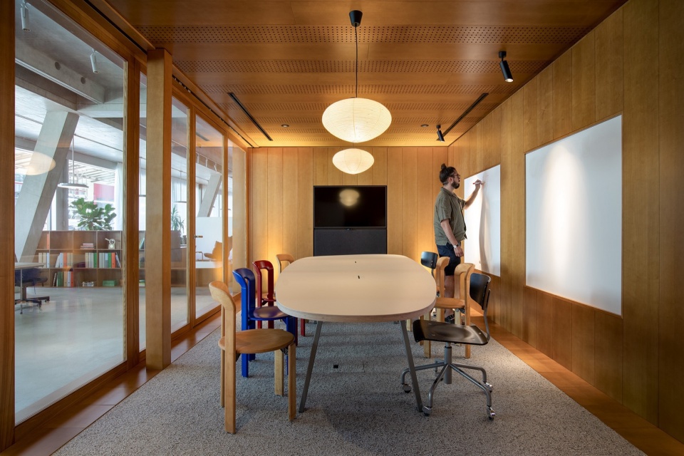Dynamic Frame by balbek bureau