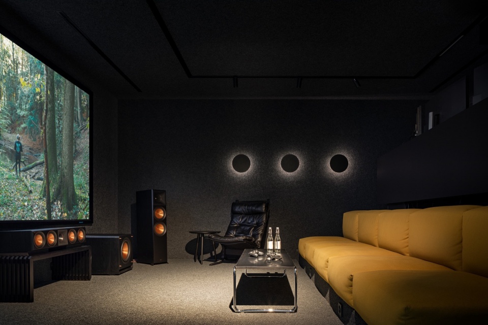 Dynamic Frame by balbek bureau
