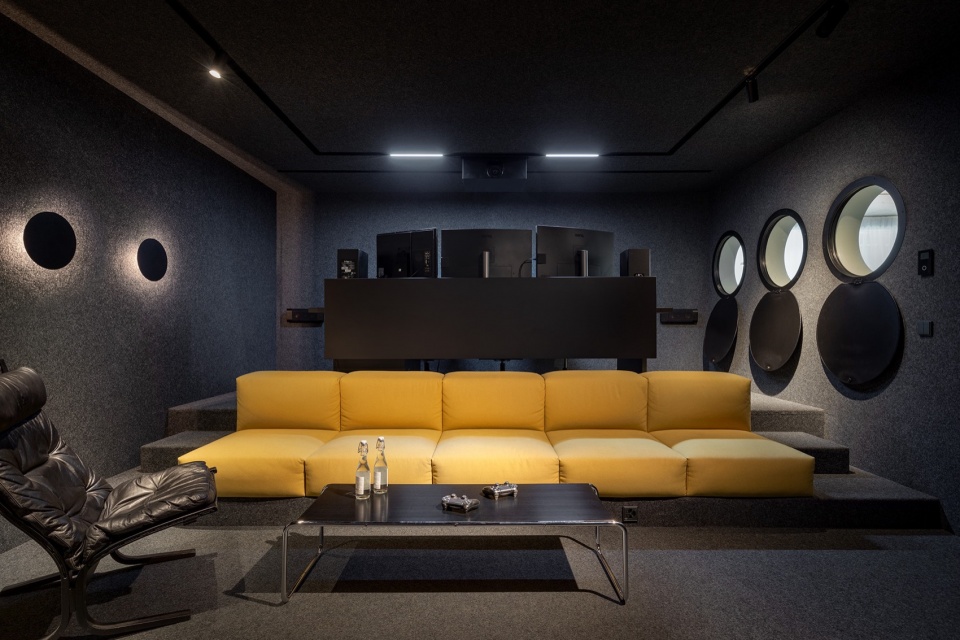Dynamic Frame by balbek bureau