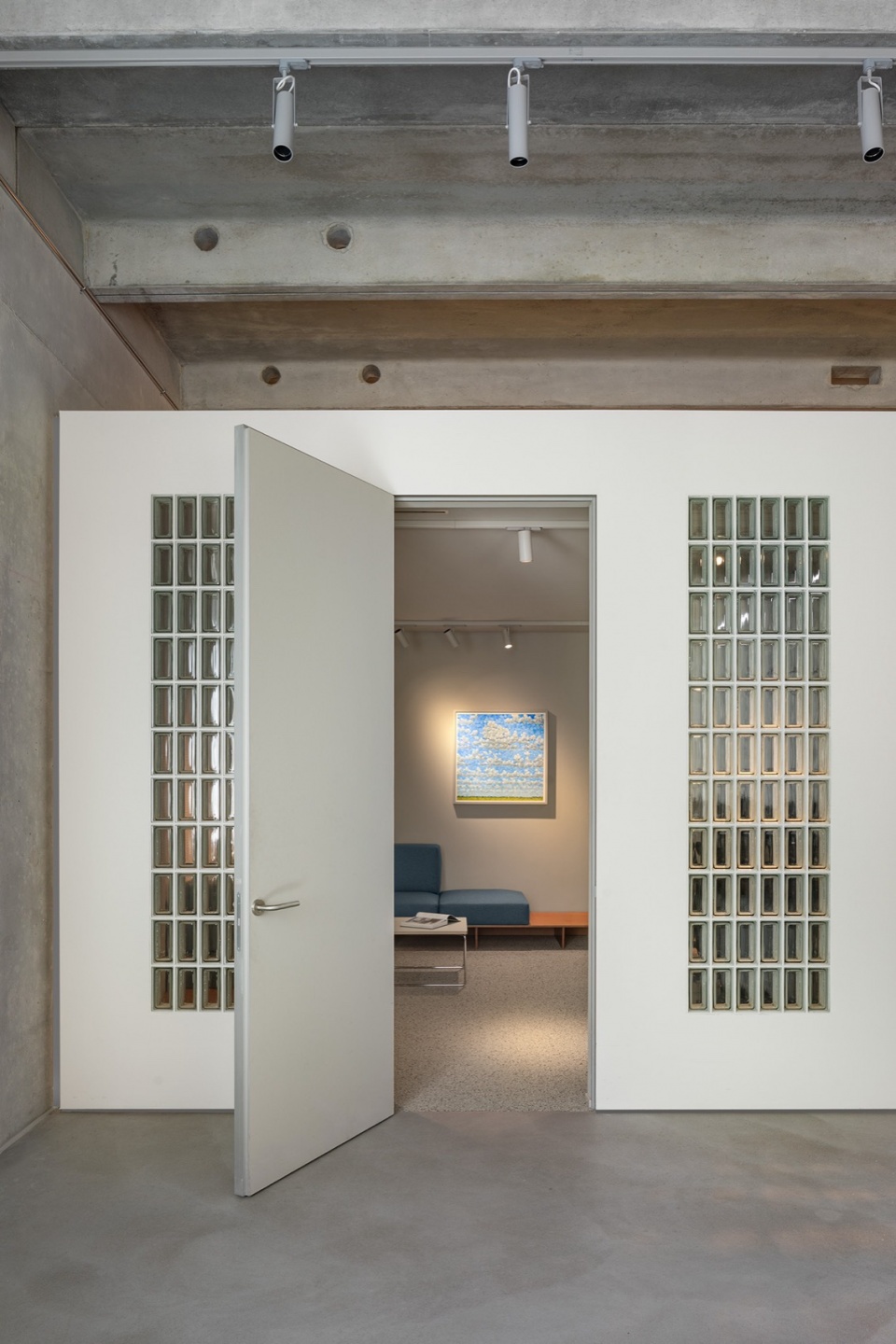 Dynamic Frame by balbek bureau