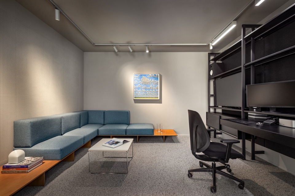Dynamic Frame by balbek bureau