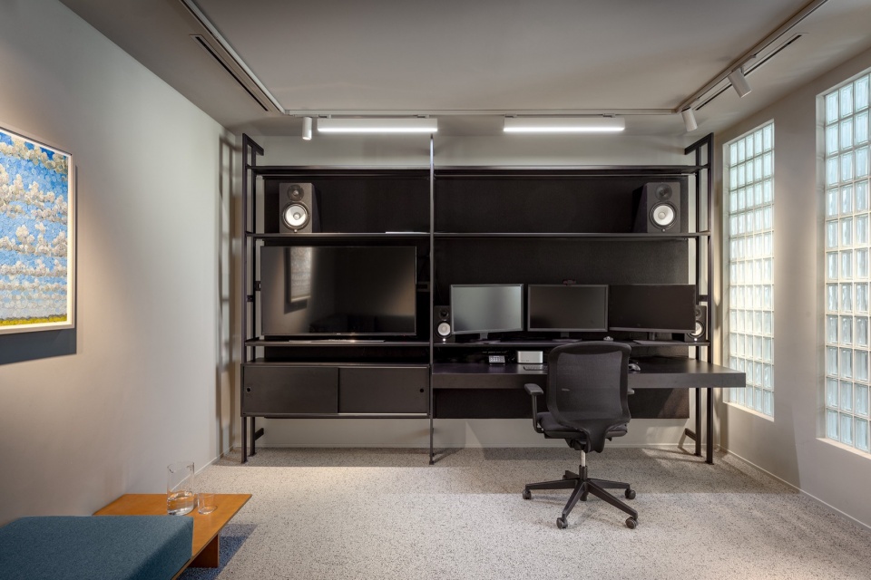 Dynamic Frame by balbek bureau