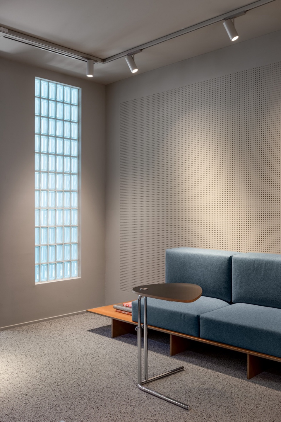 Dynamic Frame by balbek bureau